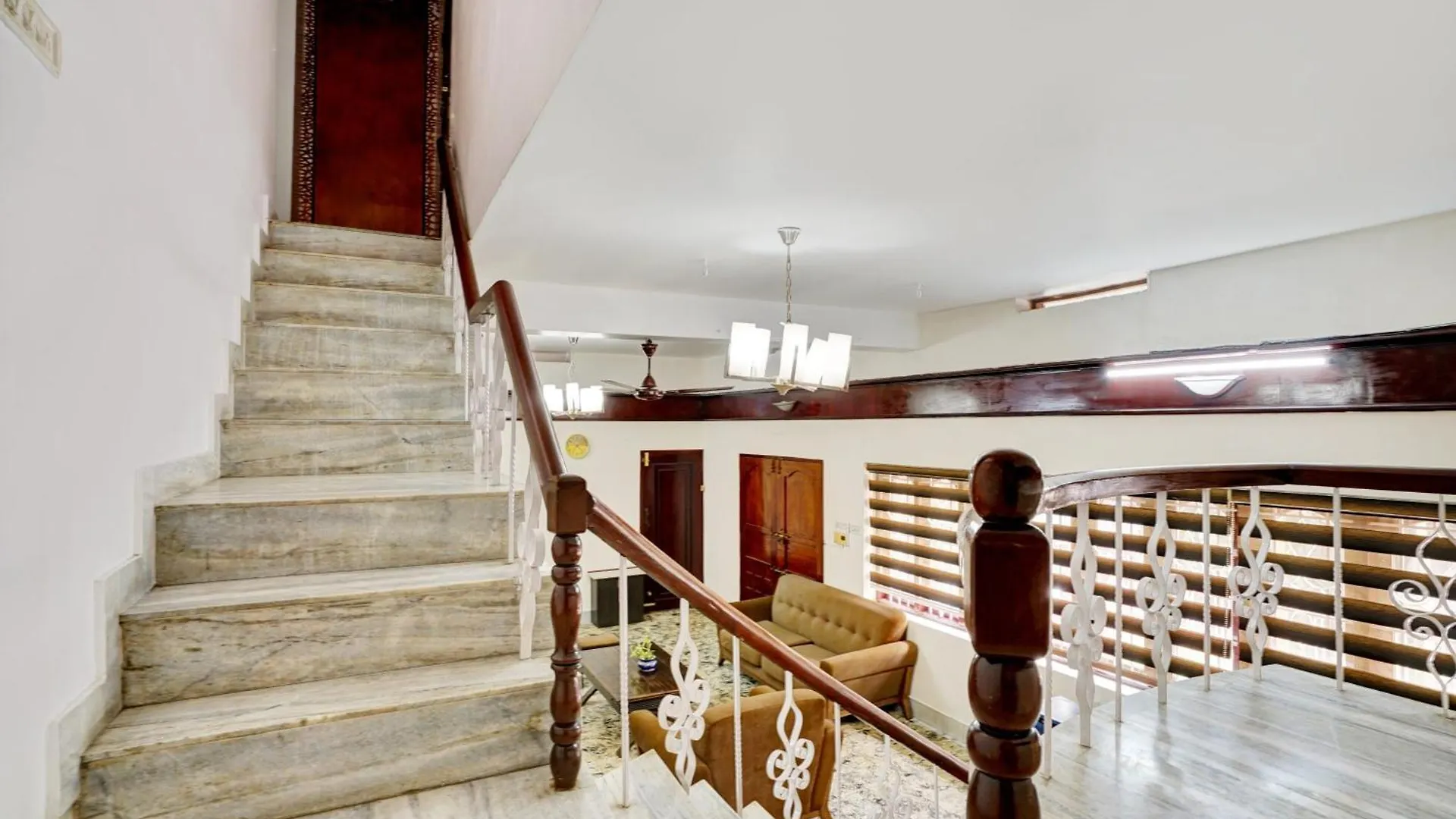 Hotel O Chalet Suites location